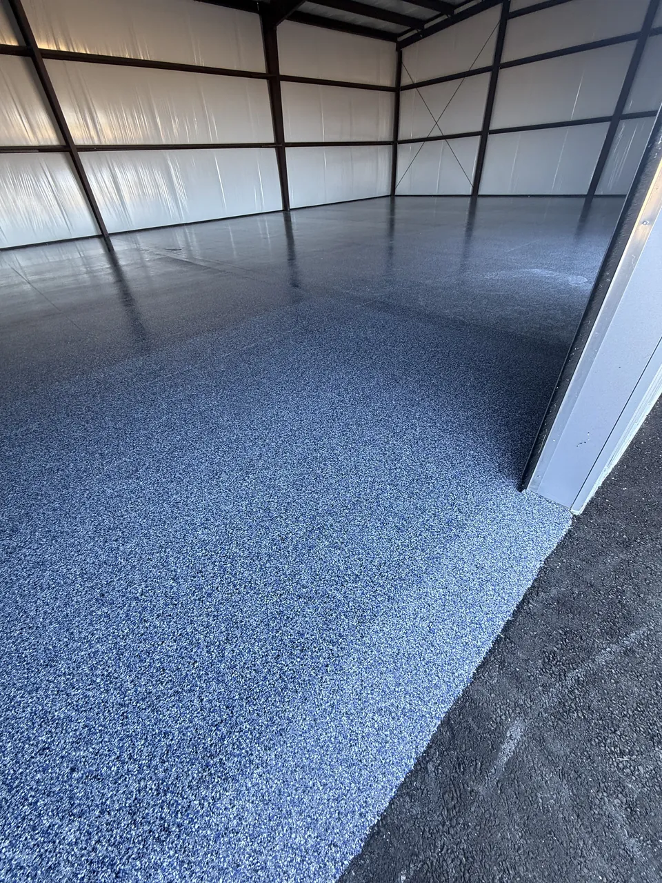 High-gloss double topcoat in a metal shop